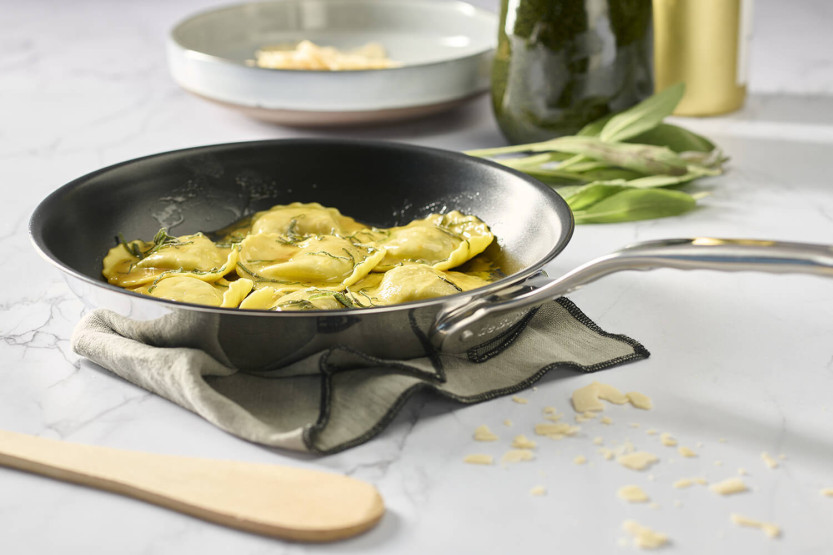 De Buyer Affinity 5-lags keramisk belagt non-stick stekepanne i rustfritt stål