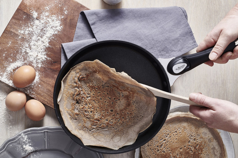 De Buyer Choc Intense Twisty tarttumaton taottu alumiininen pannukakkupannu
