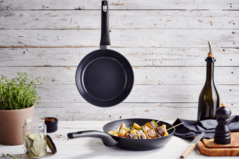 Beka Kuro musta alumiininen tarttumaton paistinpannu 28cm