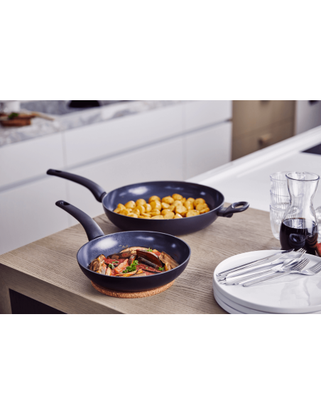 Beka Kuro musta alumiininen tarttumaton paistinpannu 30cm