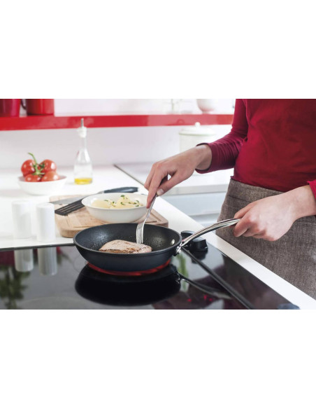 Beka Titan 26 cm smedet non-stick stegepande i aluminium