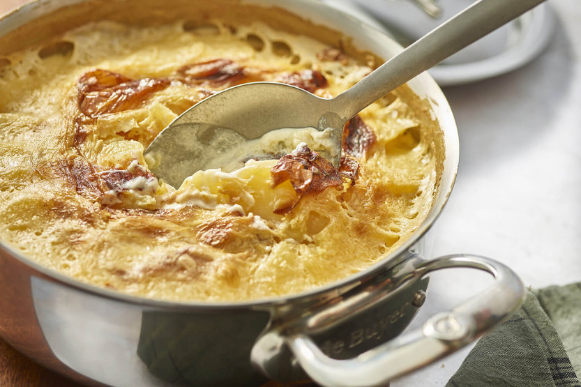 De Buyer Affinity 5-lags sauterpanne i rustfritt stål med lokk