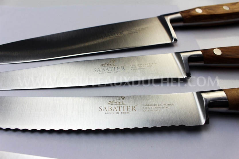 SABATIER Provencao block i vitlackerat olivträ 5 smidda knivar i rostfritt stål