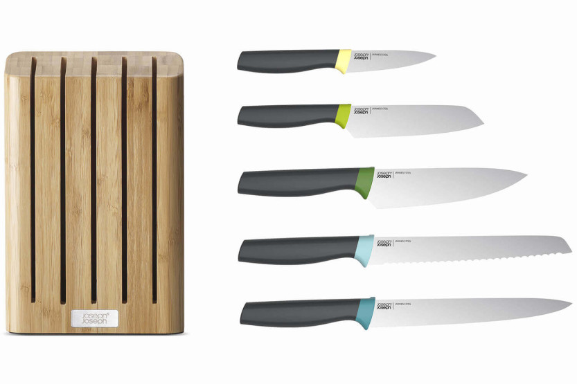 Bambusblok med 5 Joseph Joseph Elevate-knive med magnetiske indhak