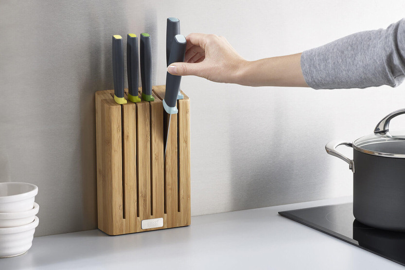 Joseph Joseph Elevate Bambusblock mit 5 Messern mit magnetischen Kerben