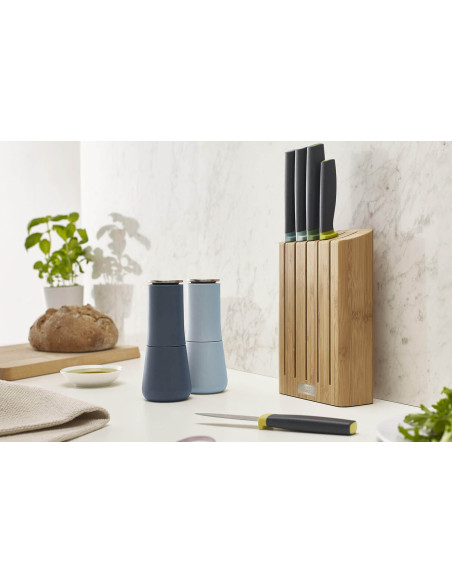 Bambusblok med 5 Joseph Joseph Elevate-knive med magnetiske indhak