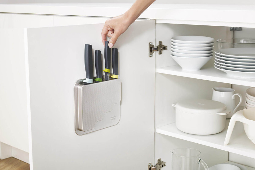Set di 4 coltelli Joseph Joseph Elevate con custodia per armadio