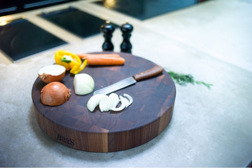 Boos Blocks Gourmet rundt skærebræt i sort valnød Ø46x7,5cm