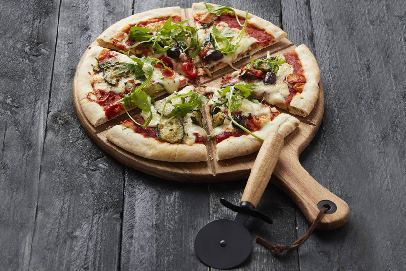 Point Virgule pizzasett med pizzahjul og serveringsbrett i akasie