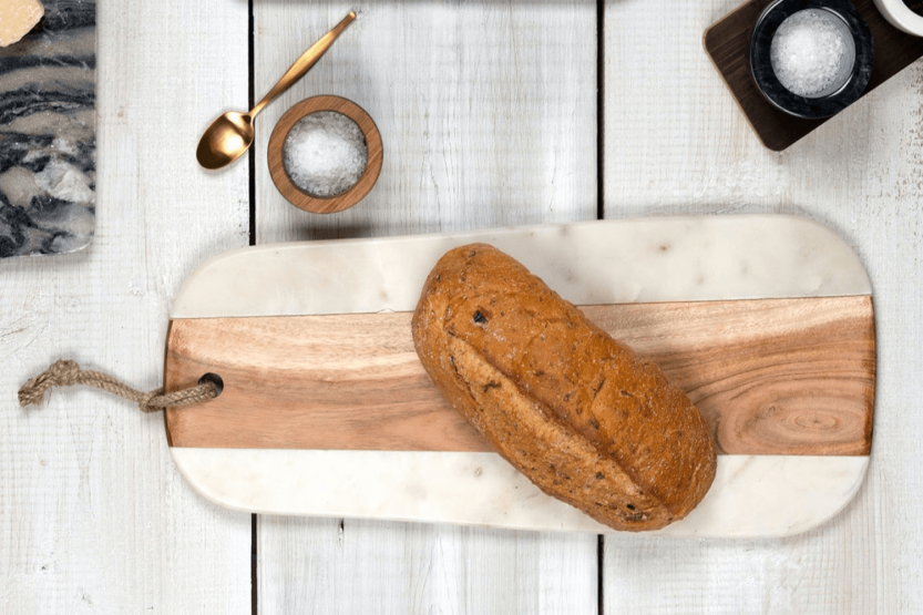 Artesà serving board in white marble and acacia wood 46x20cm