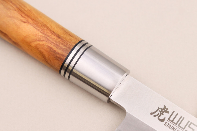Coltello Wusaki Olive 7Cr yanagiba da 24 cm con manico in legno d'oliva + saya