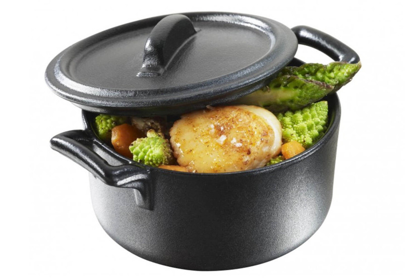 Revol Belle Cuisine 20cl round casserole with black cast-iron-effect lid