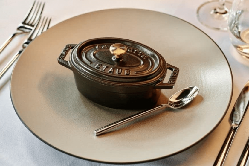 Staub soikea valurautainen minipata emaloitu mattamusta 11cm