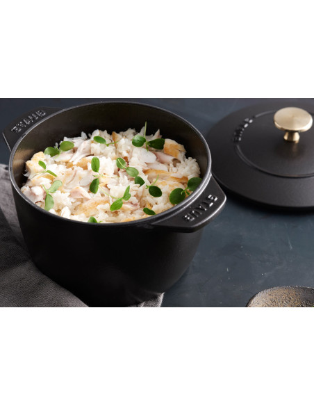 Caçarola de ferro fundido esmaltado Staub Gohan preto mate para arroz e legumes