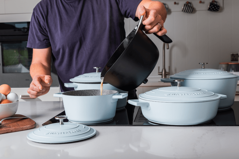 MasterClass cacerola de inducción de aluminio fundido azul pastel 4L