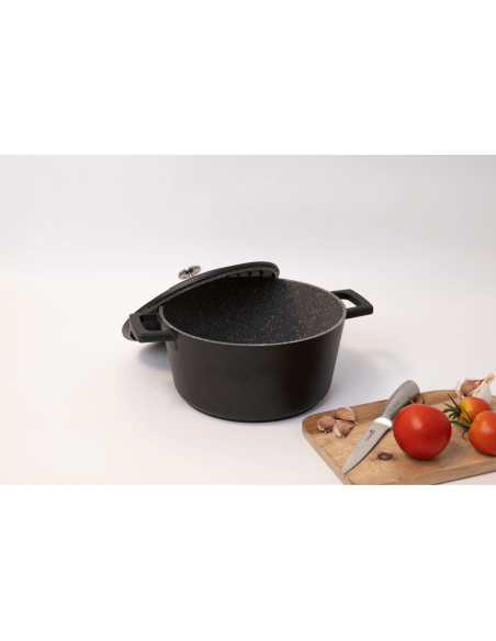Cacerola MasterClass de aluminio fundido compatible con inducción, negra 4L
