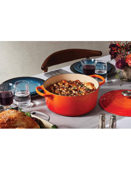 Cacerola redonda de hierro fundido esmaltado Volcanique de 24 cm Le Creuset Signature