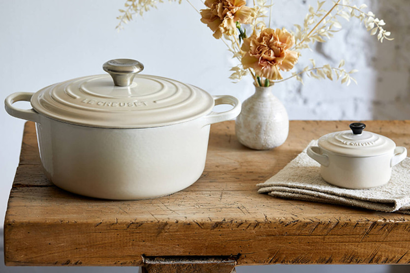 Le Creuset Signature emaloitu valurautapata 24cm Meringue (marenki)