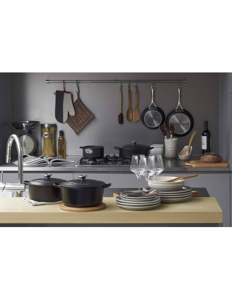 Le Creuset Signature pyöreä emaloitu valurautainen kattila 28cm Matt Musta