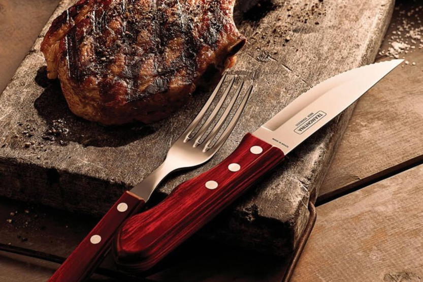 Set of 4 Tramontina Jumbo red steak knives