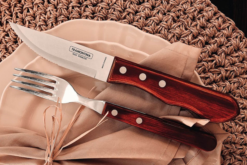 Set of 4 Tramontina Jumbo red steak knives