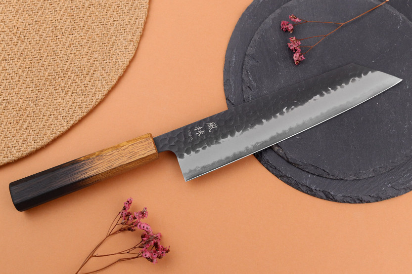 Coltello kiritsuke 21 cm Yuzo Black AS rovere bruciato artigianato giapponese