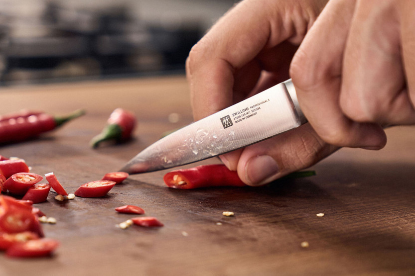 Zwilling Professional "S" 10cm taottu ruostumattomasta teräksestä valmistettu kuorintaveitsi
