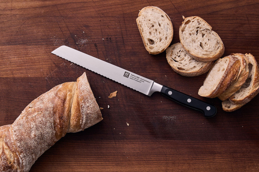 Zwilling Professional "S" 20 cm smidd brødkniv i rustfritt stål