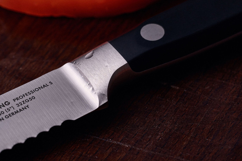 Zwilling Professional "S" 13 cm savtakket universalkniv i smedet rustfrit stål