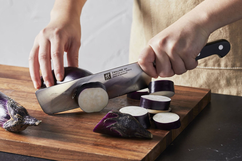Zwilling Pro 17 cm smedet nakiri-kniv