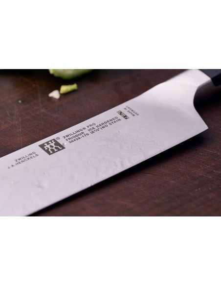 Zwilling Pro 17 cm smedet nakiri-kniv