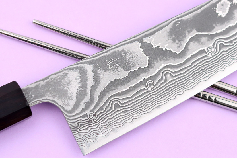 Faca de chef japonesa kiritsuke de 24 cm Yuzo Kanko Damascus SG2