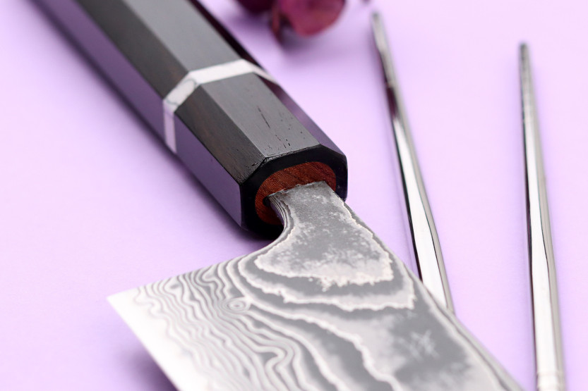 Faca de chef japonesa kiritsuke de 24 cm Yuzo Kanko Damascus SG2