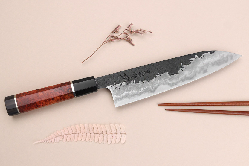 Kisuke Manaka Enn 21 cm håndlavet japansk kokkekniv i kvædetræ med 2 ringe