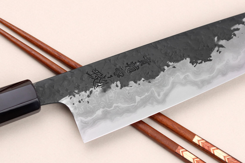 Faca de chef japonesa Kisuke Manaka Enn 21cm feita à mão em madeira de marmelo com 2 anéis