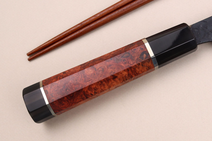 Kisuke Manaka Enn 21cm cuchillo de chef japonés hecho a mano en madera de membrillo con 2 anillos