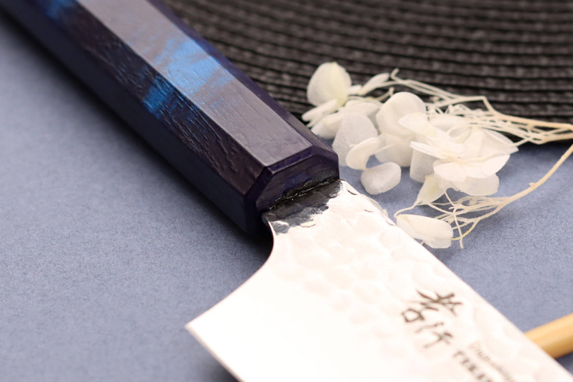 Sakai Takayuki Kashi Urushi VG10 damaskusblått handtag 19cm japansk kiritsukekniv