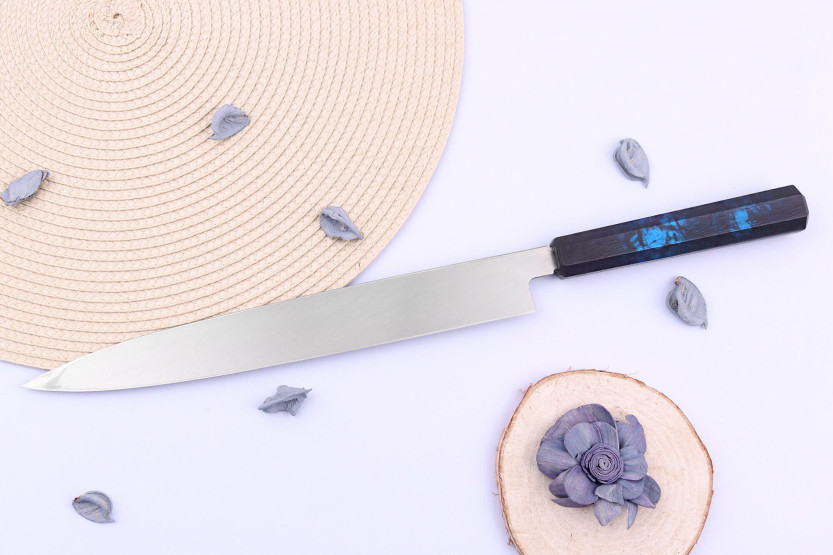 Japanisches Yanagiba-Messer 27cm Sakai Takayuki Nanairo Griff aus blau lackiertem Harz