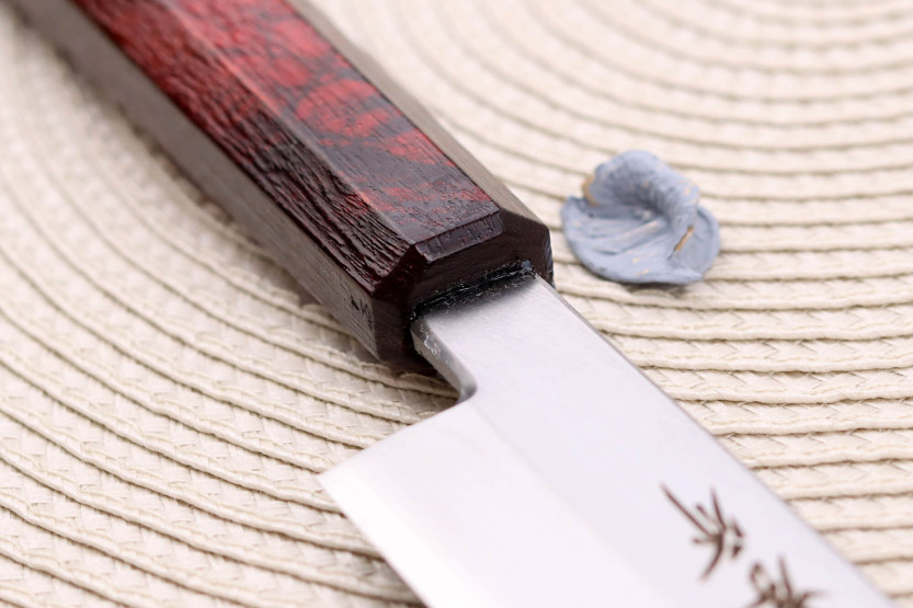 Sakai Takayuki Nanairo 27 cm japansk yanagibakniv med rødlakeret resinhåndtag