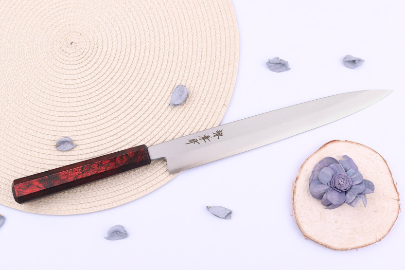 Sakai Takayuki Nanairo 27 cm japansk yanagibakniv med rødlakeret resinhåndtag