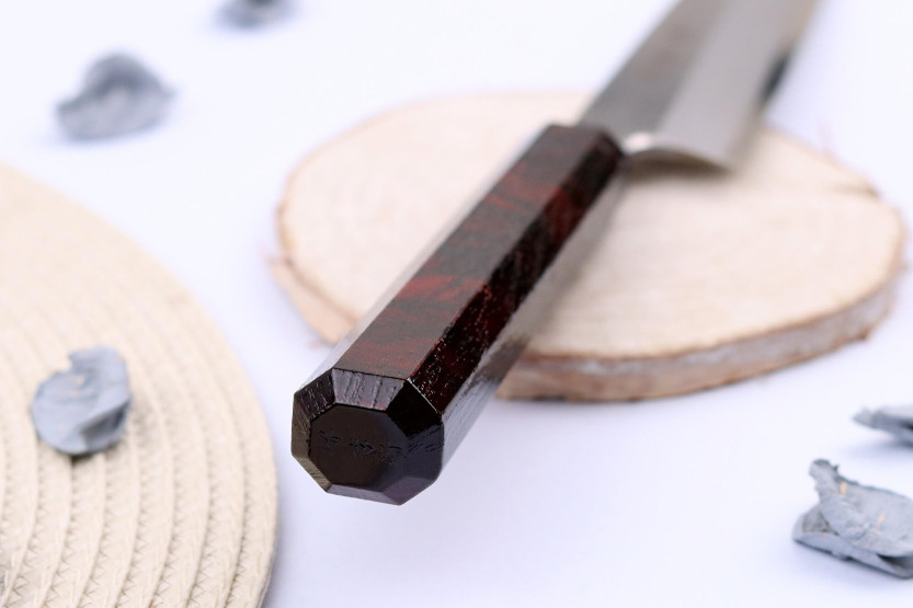 Japanisches Yanagiba-Messer 21cm Sakai Takayuki Nanairo Griff aus rot lackiertem Harz