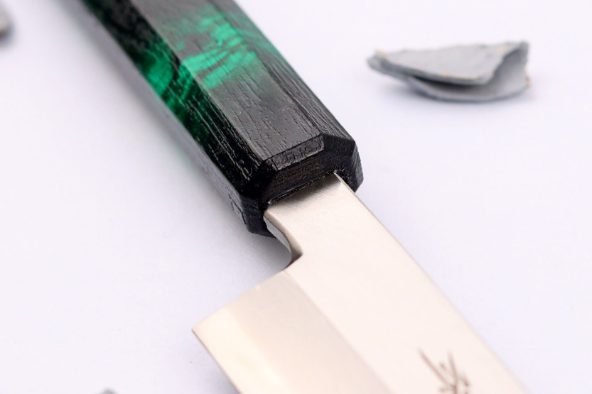 Cuchillo japonés yanagiba Sakai Takayuki Nanairo 21cm Mango de resina lacado en verde