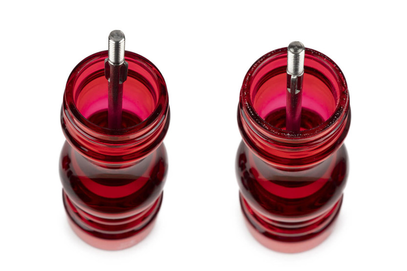 Caja regalo 2 molinos Peugeot Podium en acrílico rojo 18cm