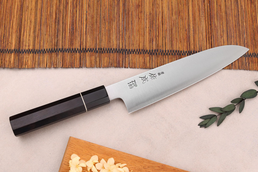 19.5cm Sukenari ZDP-189 San Maï Japanilainen santokuveitsi, jossa on eebenpuu kahva