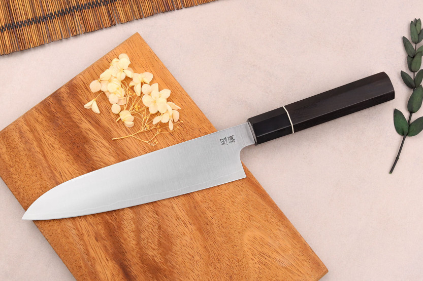ZDP-189 Sukenari Faca japonesa de santoku de 19,5 cm com cabo de ébano San Maï