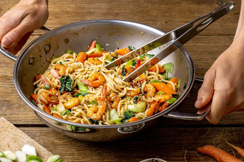 Wok Cristel Castel'Pro 28 cm i 18/10 rustfritt stål 3-lags 2 faste håndtak med lokk