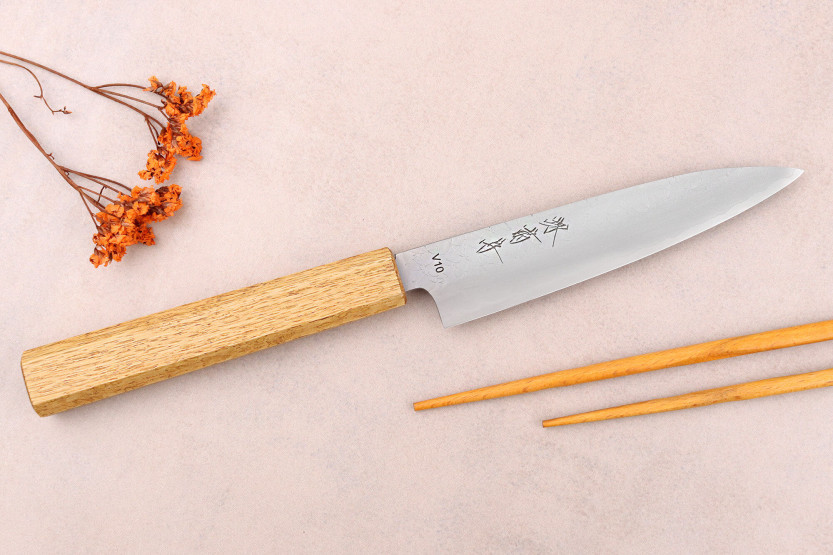 Faca utilitária japonesa Sakai Kikumori TS10 13,5cm em carvalho