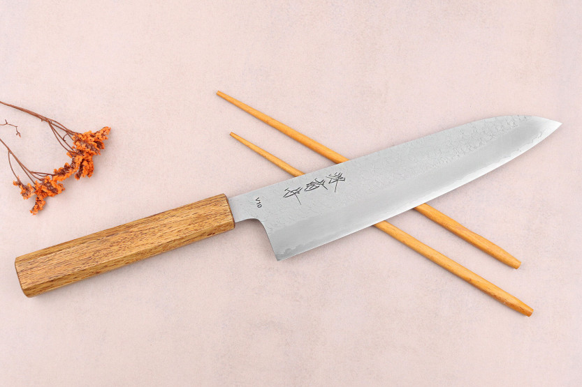Sakai Kikumori TS10 21 cm japansk kokkekniv i egetræ
