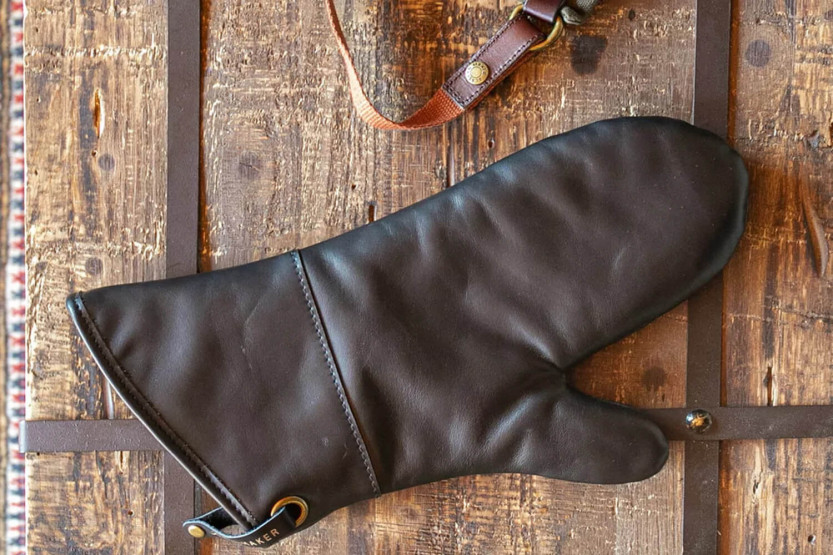 Alaskan Maker Defender Topflappen aus schwarzem Leder