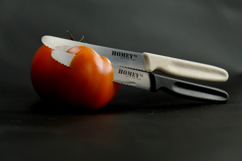 Juego de 2 cuchillos de cocina universales Homey's Mölti SVART, hoja dentada de 11 cm